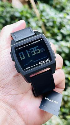đồng hồ điện tử Nixon