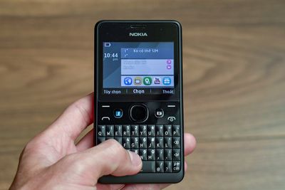 Nokia Asha 210 hai SIM, bàn phím QWERTY kỉ niệm