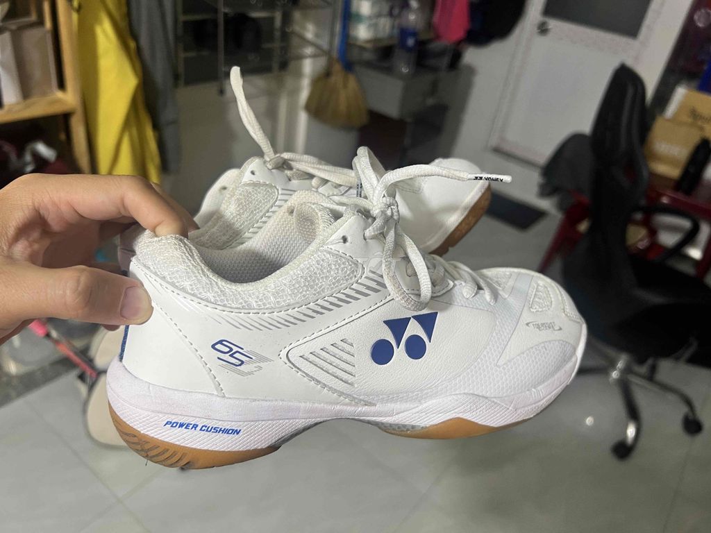 Giày cầu lông Yonex Trắng 37. Mua bán Giày dép tại Quận 4 Tp Hồ Chí Minh được đăng bởi Nam H hình 1