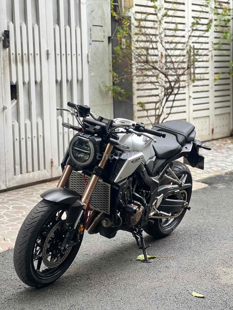 Honda CB650R 2020 Bạc 24000 km. Mua bán Xe máy tại Quận Gò Vấp Tp Hồ Chí Minh được đăng bởi Đặng Hoàng Minh Khánh hình 2