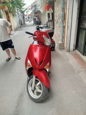 Honda Lead 2012 Đỏ đã sử dụng. Mua bán Xe máy tại Quận Hai Bà Trưng Hà Nội được đăng bởi Phương 