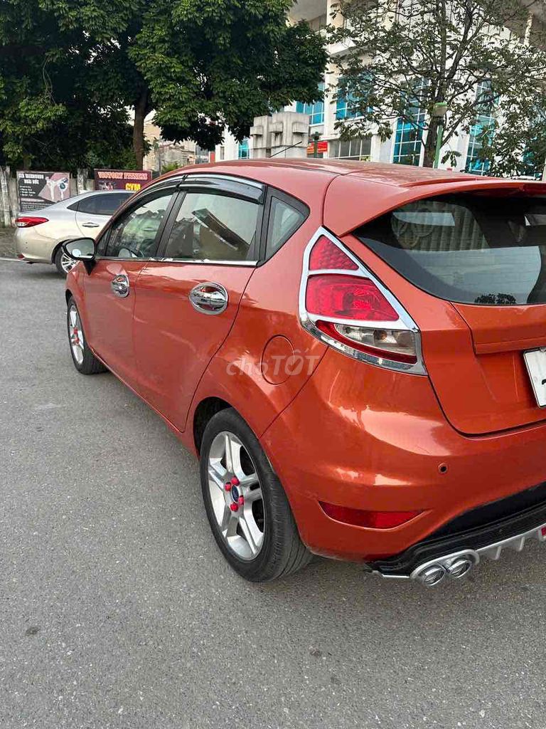 Ford Fiesta Cam 5 chỗ Số tự động. Mua bán Ô tô tại Huyện Hoài Đức Hà Nội được đăng bởi Đức Giang hình 2