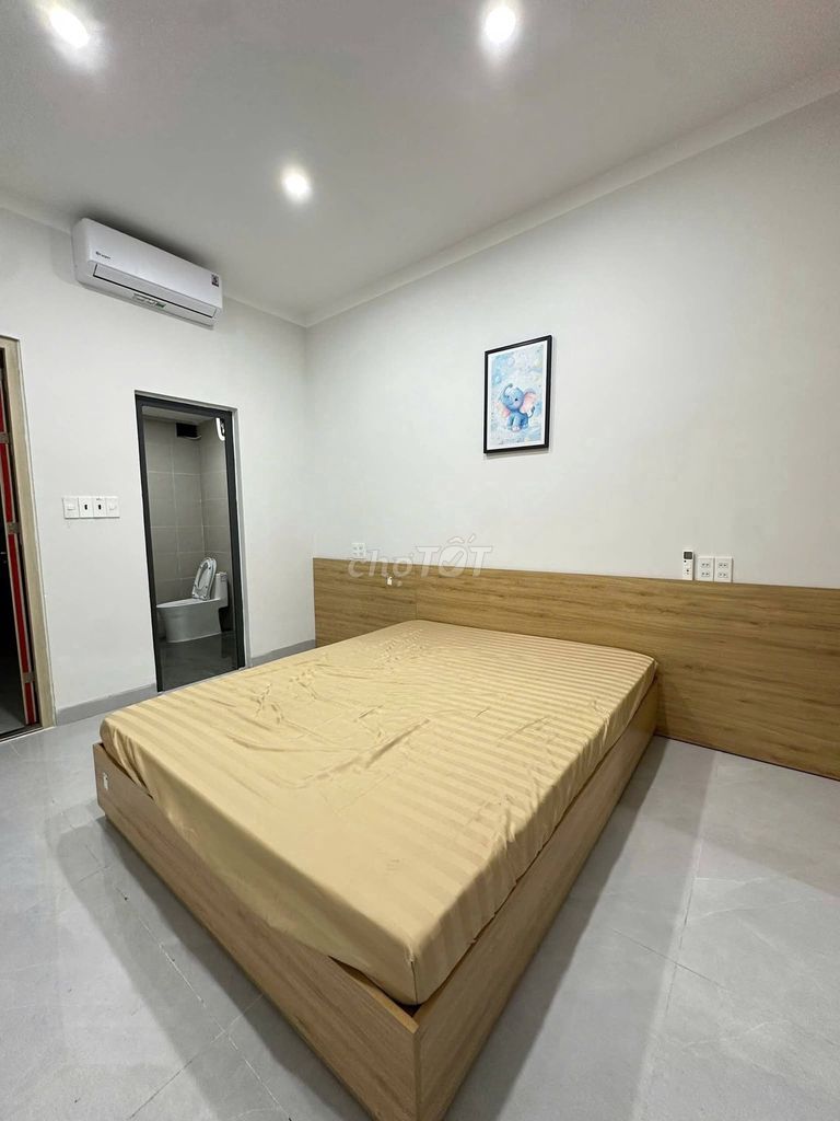 Airy 38 m² apartment for up to three on Võ Chí Công — photo 1