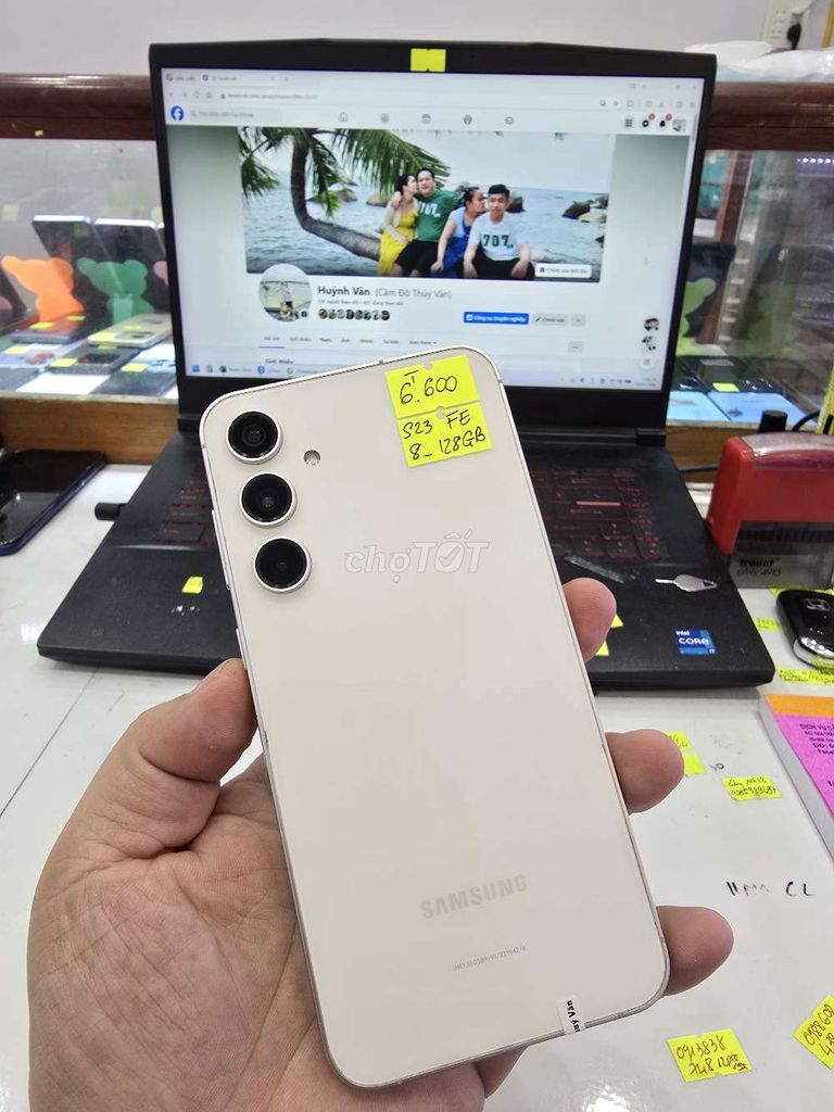 Samsung Galaxy S23 FE Trắng 128GB. Mua bán Điện thoại tại Thành phố Long Xuyên An Giang được đăng bởi Facebook Cầm Đồ Thúy Vân hình 1