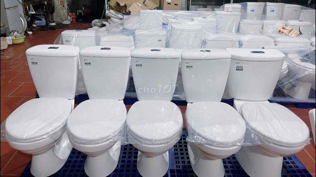 Bồn cầu sứ trắng hiện đại. Mua bán Thiết bị vệ sinh, nhà tắm tại Quận Hai Bà Trưng Hà Nội được đăng bởi Quỳnh hình 1
