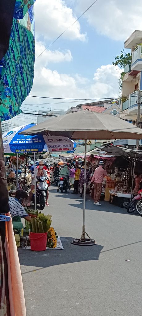 Cho thuê mặt bằng tầng trệt chợ Nguyễn Sơn