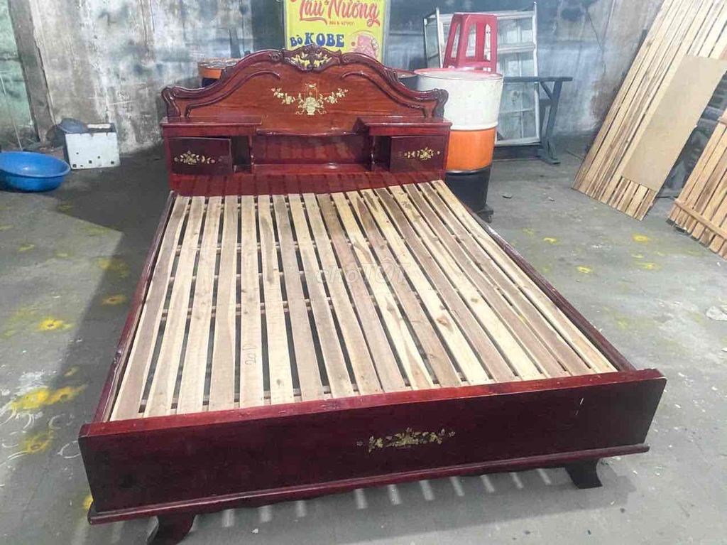 Giường ngủ Gỗ xoan Cổ điển Nâu đỏ. Mua bán Giường, chăn ga gối nệm tại Huyện Hóc Môn Tp Hồ Chí Minh được đăng bởi Đồ Cũ Việt Trinh hình 1