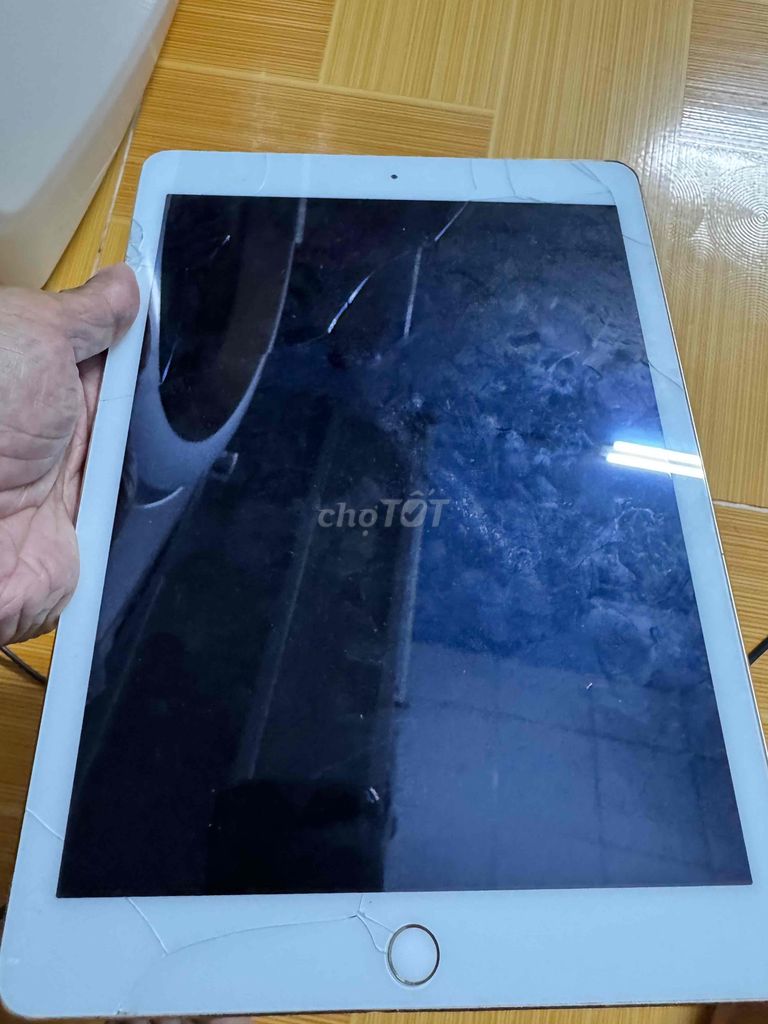 Apple iPad Air 2 64GB Vàng gold Hư màn hình. Mua bán Máy tính bảng tại Quận 8 Tp Hồ Chí Minh được đăng bởi Mr ken hình 1