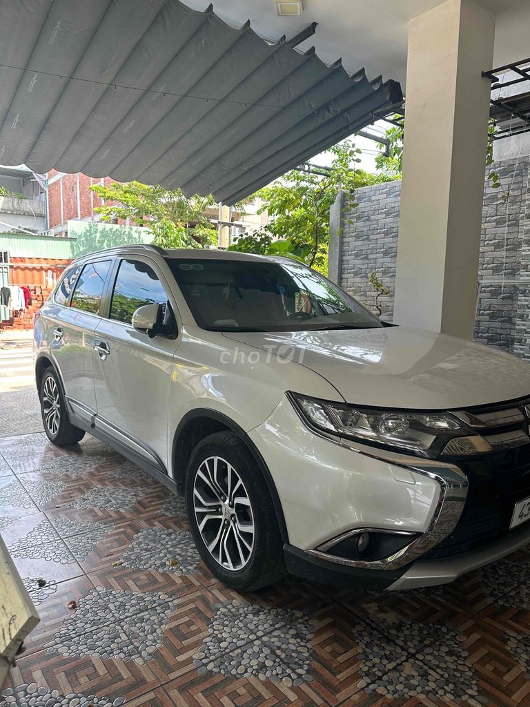 Mitsubishi Outlander 2019 2.0 CVT Premium - 86000. Mua bán Ô tô tại Quận Cẩm Lệ Đà Nẵng được đăng bởi Vi Oanh hình 3