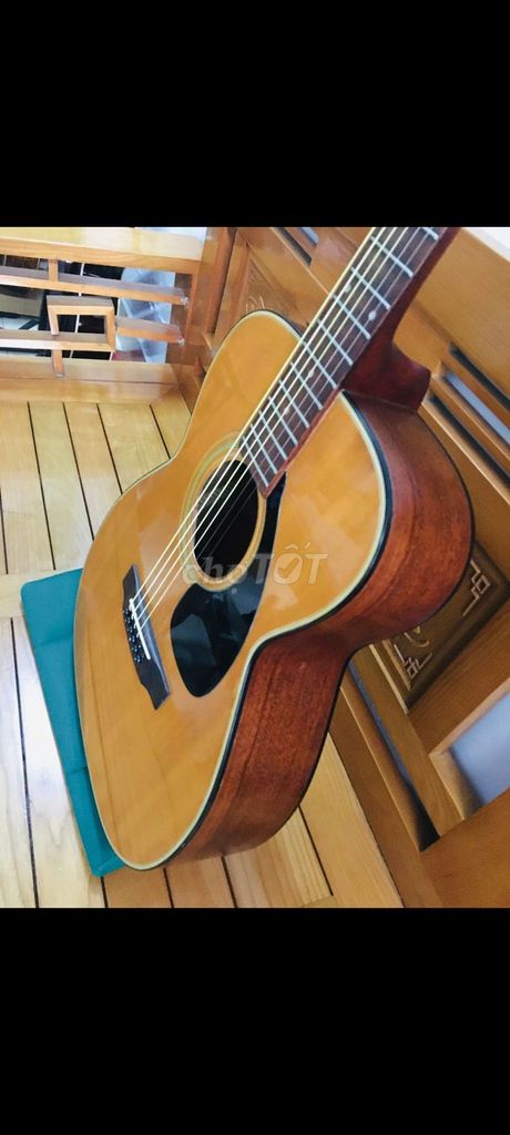 Guitar acoustic Moriss rất đẹp