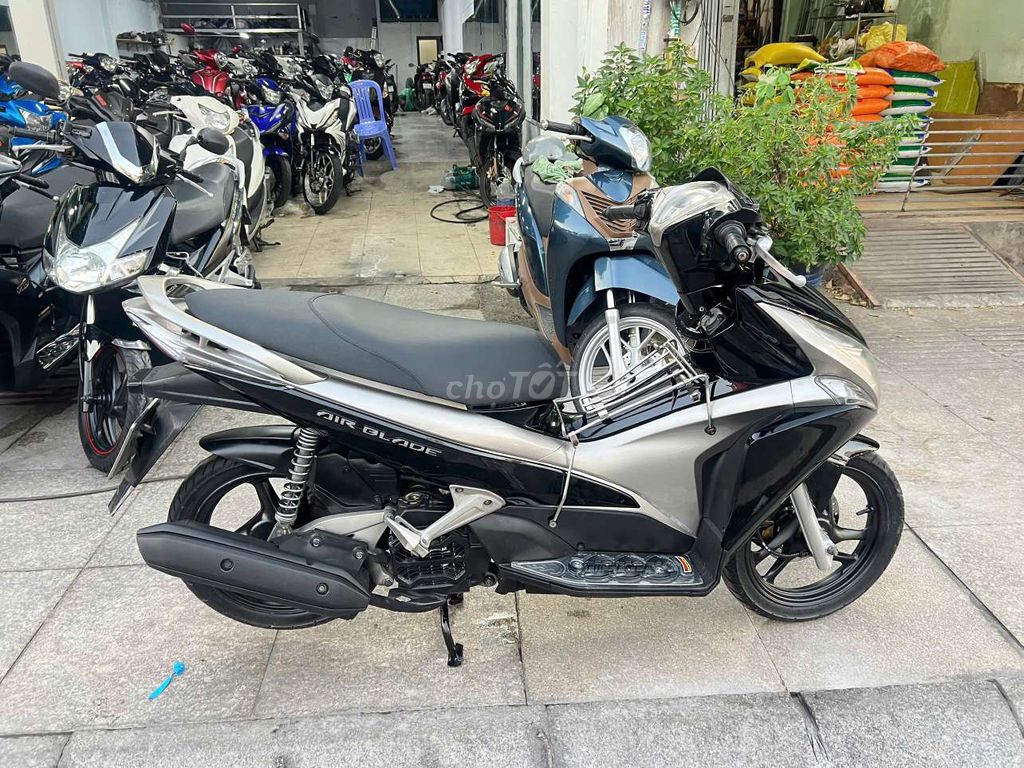 Honda air blade 2012 mới 90% biển số thành phố. Mua bán Xe máy tại Quận Tân Phú Tp Hồ Chí Minh được đăng bởi Tuanduy hình 2