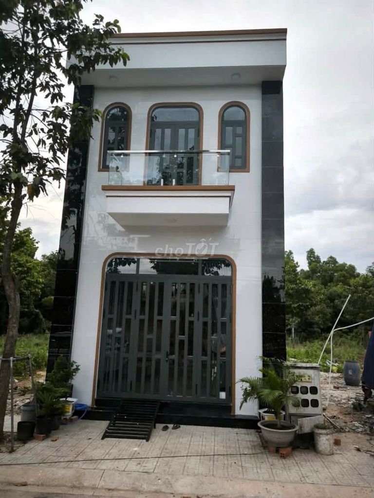 Bán nhà trệt lầu Mỹ Phước, Bến Cát, DT 5x12