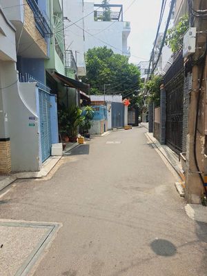 NGAY NGÃ TƯ PHÚ NHUẬN 70M2- 5.7x14M-HẺM Ô TÔ-NHÀ CŨ THÍCH HỢP XÂY MỚI. Mua bán nhà ở tại Quận Phú Nhuận Tp Hồ Chí Minh được đăng bởi NGUYỄN DIỄM