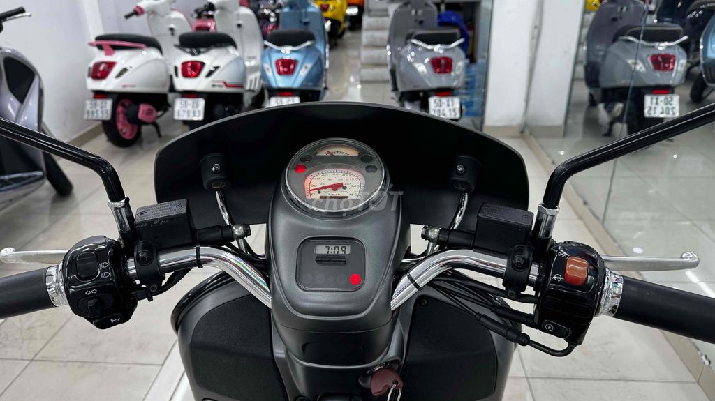 Vespa GTV 300 bản Nhập Khẩu nguyên chiếc từ Ý. Mua bán Xe máy tại Quận Phú Nhuận Tp Hồ Chí Minh được đăng bởi VESPA  PIAGGIO BẢO HƯNG Vespa cũ trả góp  hình 5
