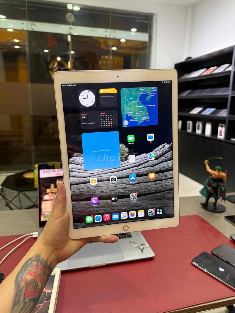 Apple iPad Pro 12.9 Wifi 32GB Vàng Zin Nguyên Bản. Mua bán Máy tính bảng tại Quận Đống Đa Hà Nội được đăng bởi Hà Nội Mobile Bao Duyệt Nợ Xấu hình 1