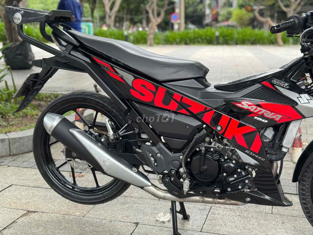 Satria 150 Fi 2021 Красно-Черный 20 000 км госномер собственник