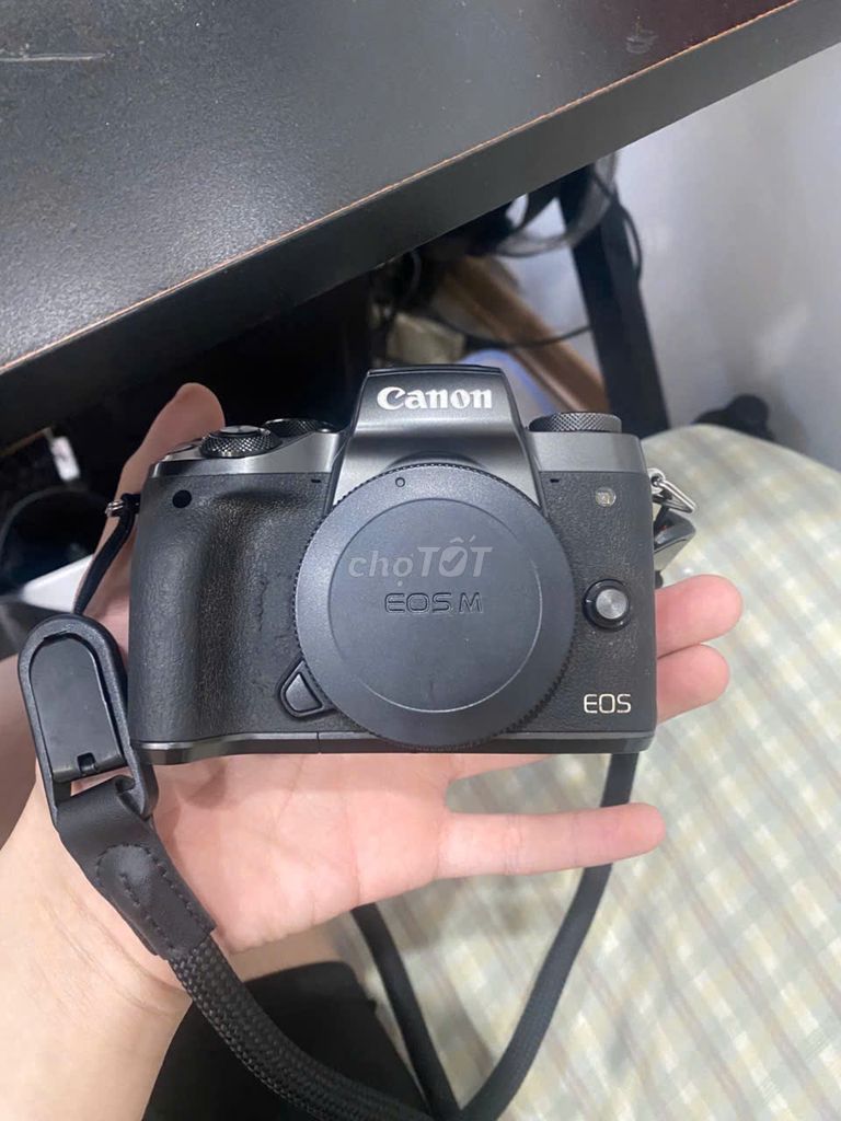 Máy ảnh Canon EOS M5 Đen Đã sử dụng. Mua bán Máy ảnh, Máy quay tại Quận Đống Đa Hà Nội được đăng bởi Gia Huy hình 1