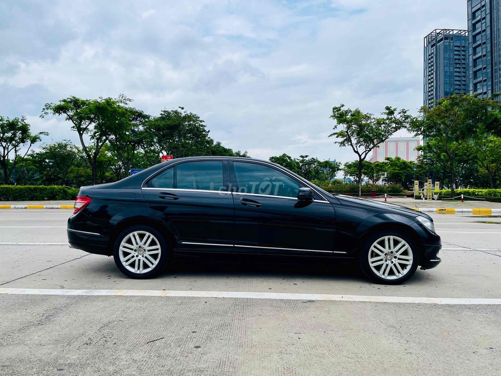 Cần bán Mercedes C230 sx2009 xe cực kì đẹp. Mua bán Ô tô tại Quận 6 Tp Hồ Chí Minh được đăng bởi Vinh Nguyễn hình 3