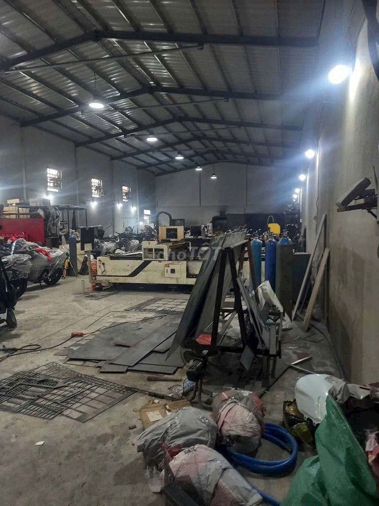 Kho 12×40m Tân Kỳ Tân Quý . Xe container vào. Nhận đầu tháng 10 