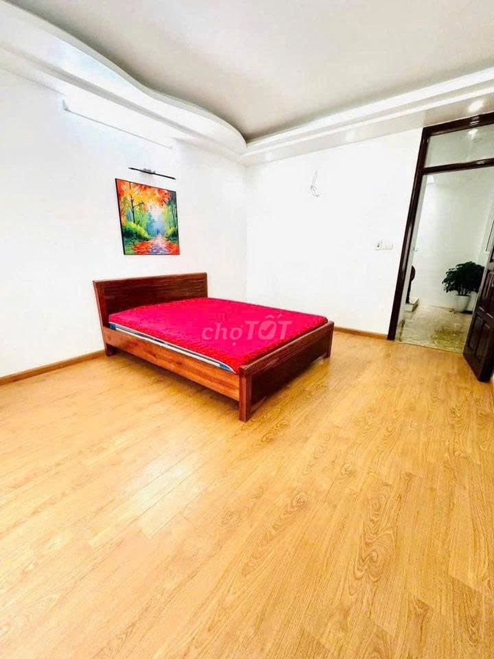Cho thuê nhà Lạc Long Quân, Tây Hồ – 40m² 5 tầng – 3PN – full đồ  12tr
