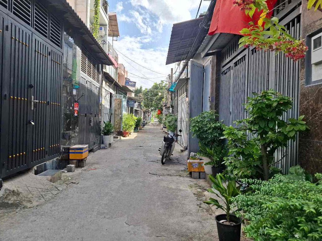 Nhà bán Ngay Ngã Tư Ga - Q12. Mua bán nhà ở tại Quận 12 Tp Hồ Chí Minh được đăng bởi Hoàng Hương hình 3
