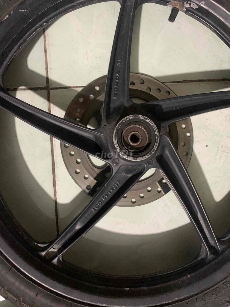 Mâm xe máy Honda RS Đen Hợp kim. Mua bán Phụ tùng xe tại Quận Bình Thuỷ Cần Thơ được đăng bởi Tâm hình 7