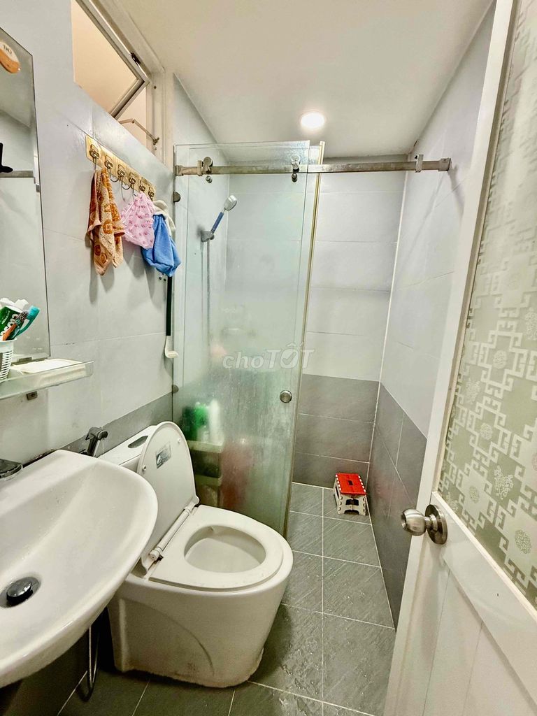 Дом на ул. Бань Ван Тран, Тан Бинь, 3x10м, 2 этажа, 2 спальни, 2 санузла