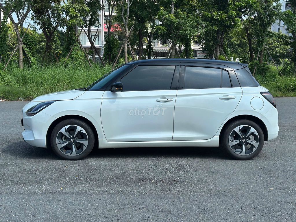 Suzuki Swift 2025 1.2CVT Hybrid Белый 8.000 км