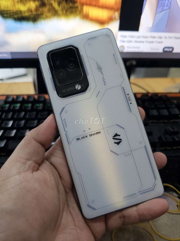 Black Shark 5 Pro 12GB/256GB Trắng. Mua bán Điện thoại tại Thành phố Buôn Ma Thuột Đắk Lắk được đăng bởi Phúc Khang Mobile hình 1