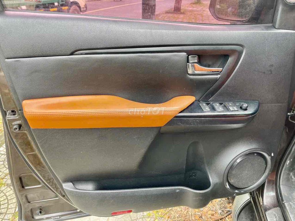 Toyota Fortuner Đen Số sàn 7 chỗ. Mua bán Ô tô tại Quận Ngũ Hành Sơn Đà Nẵng được đăng bởi Đặng Minh Tuấn hình 7