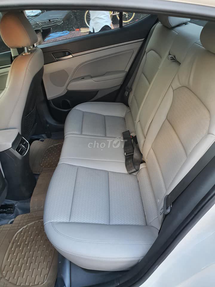 Hyundai Elantra 2.0 AT model 2018, màu trắng. Mua bán Ô tô tại Quận Gò Vấp Tp Hồ Chí Minh được đăng bởi 067 Hằng hình 5