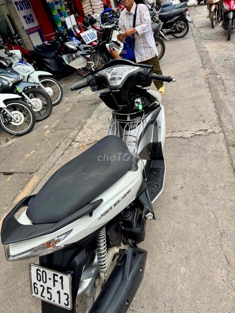 Honda Air Blade 125 2014 Trắng xám. Mua bán Xe máy tại Thành phố Biên Hòa Đồng Nai được đăng bởi XE MÁY CŨ THÀNH MỸ  hình 7