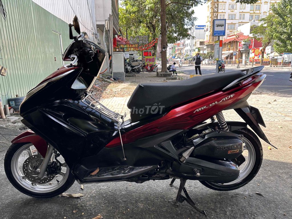 Honda Air Blade 125 2015, BSTP Đỏ đen. Mua bán Xe máy tại Quận Tân Phú Tp Hồ Chí Minh được đăng bởi Cầm Đồ Trọng Tín hình 2