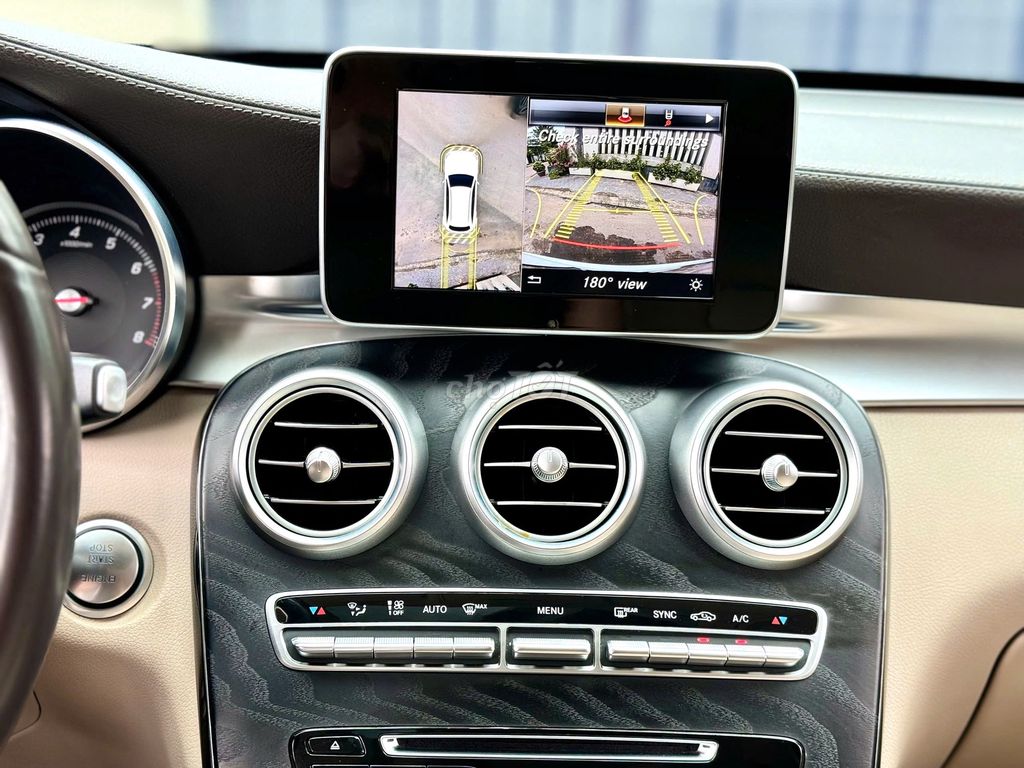 Mercedes-Benz GLC300 4Matic kính 3 lớp Apple Car. Mua bán Ô tô tại Quận Bình Thạnh Tp Hồ Chí Minh được đăng bởi Hoàng Phát hình 6