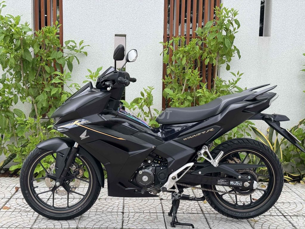 Владелец автобуса Honda Winner R ABS 47, черный
