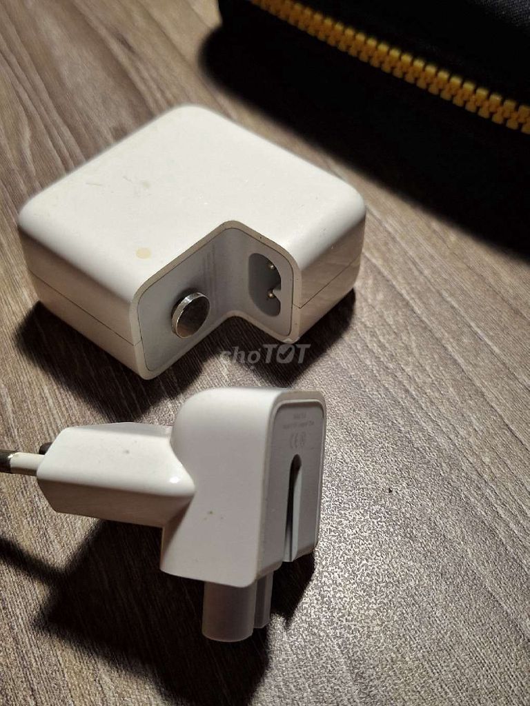 Sạc MacBook Air M1 30W Type C Trắng. Mua bán Phụ kiện (Màn hình, Chuột...) tại Quận Tân Bình Tp Hồ Chí Minh được đăng bởi  Cường tân bình hình 1