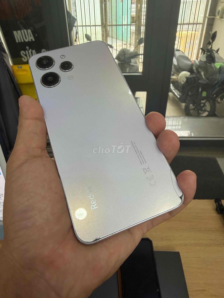 Xiaomi Redmi 12 128GB Bạc nứt kính nhẹ, vỏ xấu. Mua bán Điện thoại tại Quận 12 Tp Hồ Chí Minh được đăng bởi Kim Long Mobile hàng thanh lý hình 1