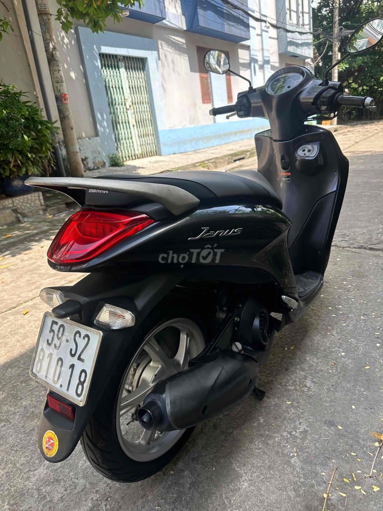 Janus 2017. Màu đen bóng siêu đẹp.BSTP 1 đời chủ. Mua bán Xe máy tại Quận Bình Thạnh Tp Hồ Chí Minh được đăng bởi Cửa hàng bán xe cũ hcm bình thạnh hình 6