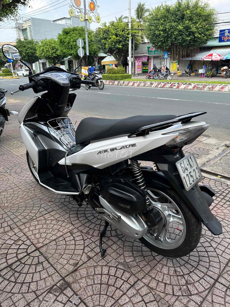 Honda Air Blade 2014 Trắng zin đẹp vĩnh long. Mua bán Xe máy tại Thành phố Vĩnh Long Vĩnh Long được đăng bởi xe máy Tùng Beo hình 6