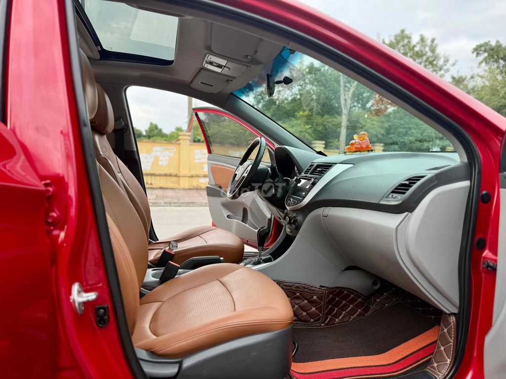 Hyundai Accent 2016 1.4 AT Hatchback - 11000 km. Mua bán Ô tô tại Quận Long Biên Hà Nội được đăng bởi Thế Anh hình 9