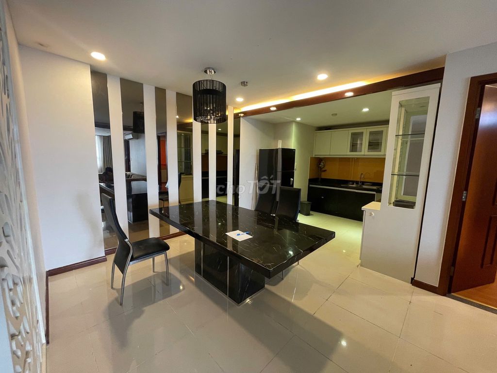 Аренда · 3 комн. · 120 м² · Quận 1, ул. Bến Chương Dương