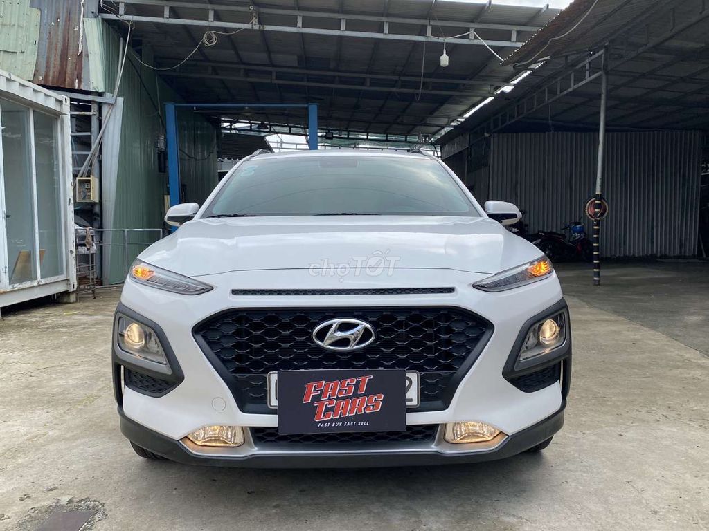 Hyundai Kona 2020 2.0AT bản tiêu chuẩn, màu trắng