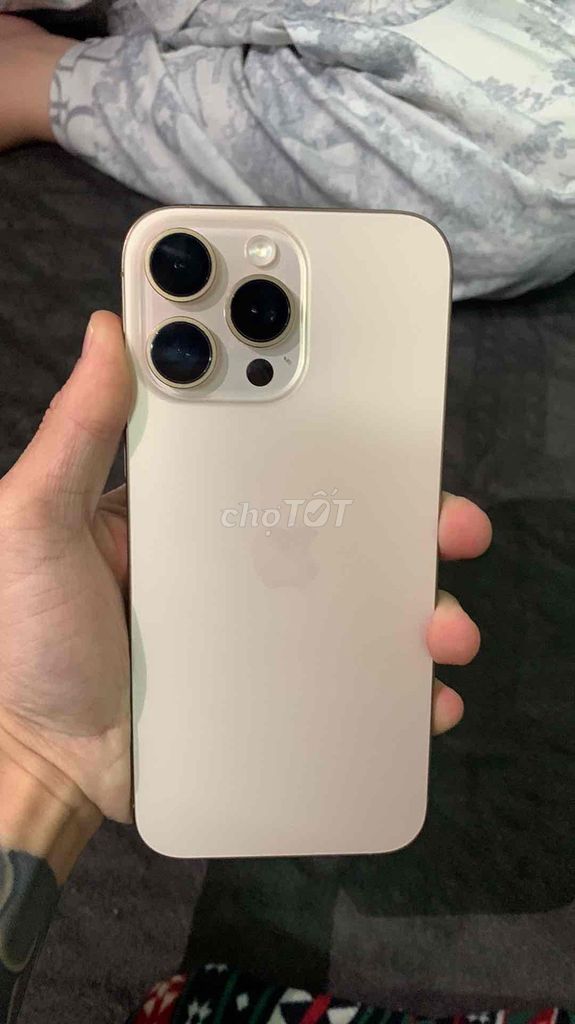 Apple iPhone 16 Pro Max Vàng Hàn Quốc 98-99%. Mua bán Điện thoại tại Thành phố Sa Đéc Đồng Tháp được đăng bởi trần trọng vỹ hình 1