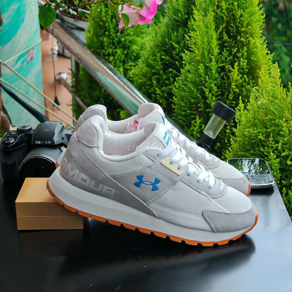 [CHÍNH HÃNG] Giày thể thao Under Armour Essential. Mua bán Giày dép tại Thành phố Thủ Dầu Một Bình Dương được đăng bởi chú CÔNG AN bán giày CHÍNH HÃNG hình 1