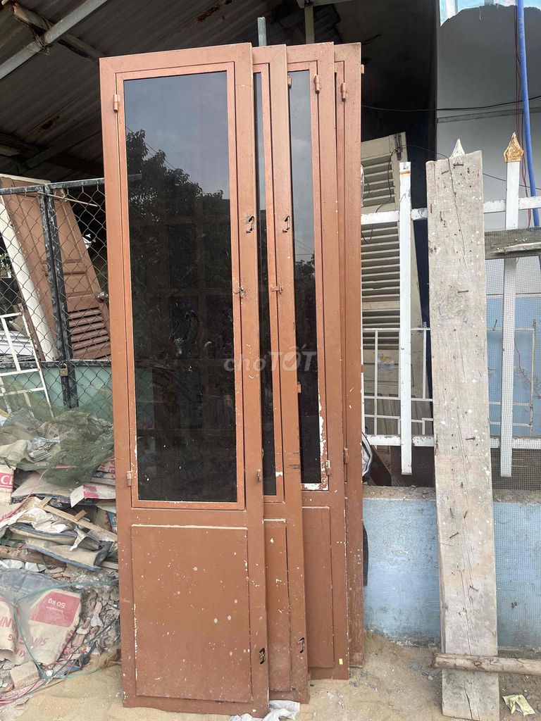 Cửa sắt 4 cánh màu Nâu 2m. Mua bán Nội thất, đồ gia dụng khác tại Quận Sơn Trà Đà Nẵng được đăng bởi Văn Lâm hình 1