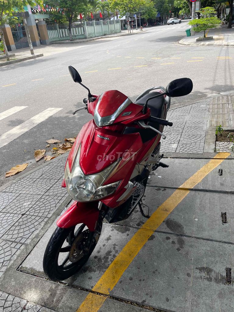 Honda Air Blade 2025 красный