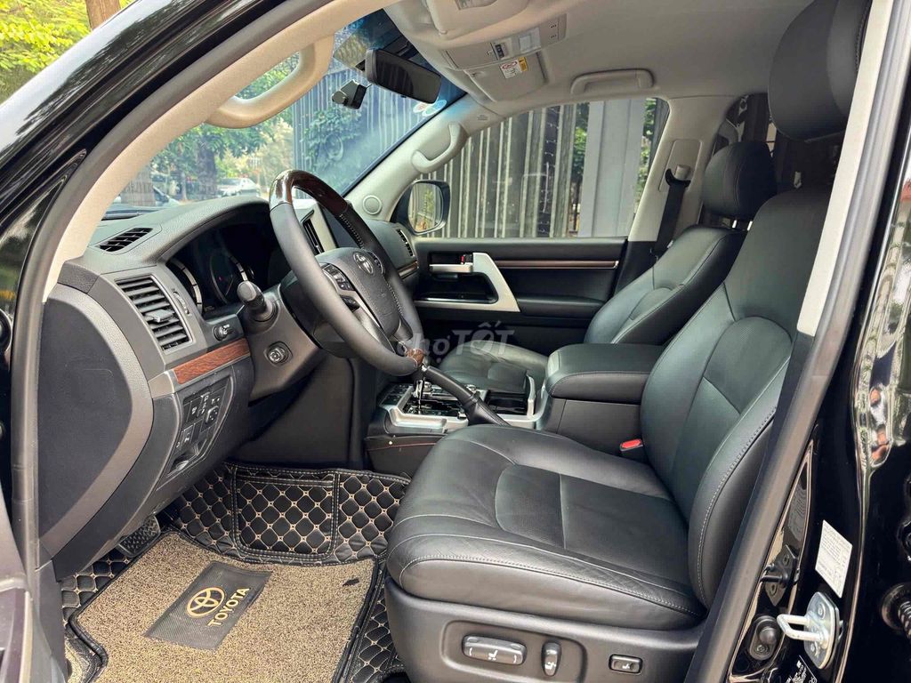 Toyota Land Cruiser V8 2019 Đen 80000 km. Mua bán Ô tô tại Quận Cầu Giấy Hà Nội được đăng bởi Cao Quý hình 8