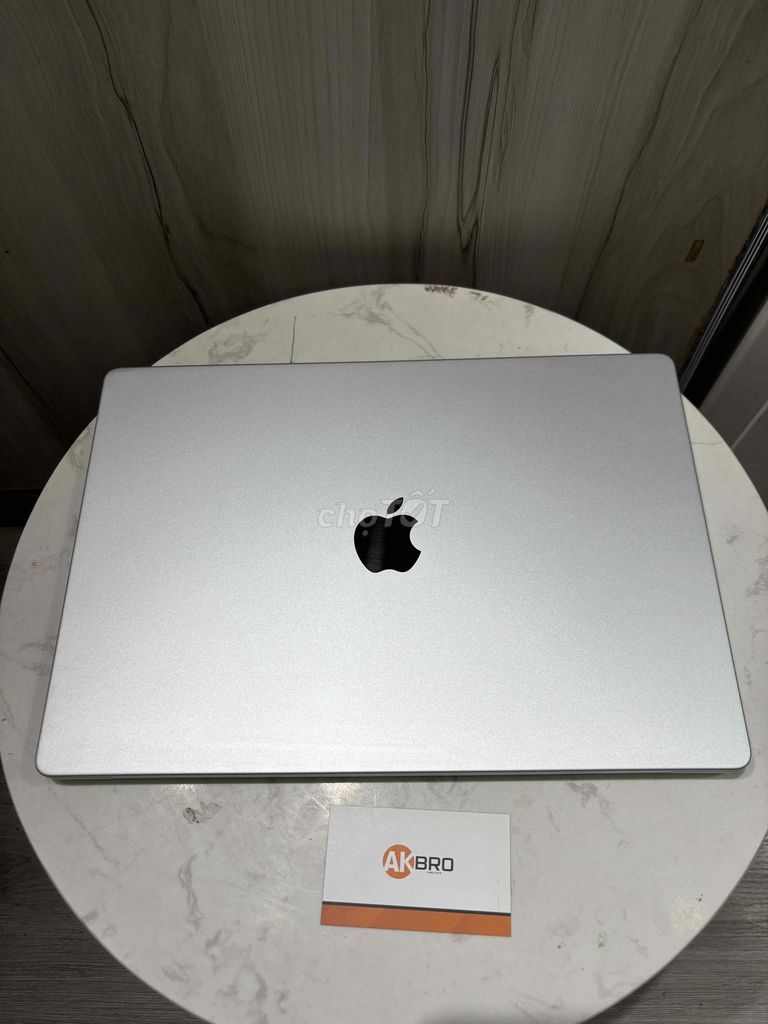 Macbook Pro 16" M1PRO/16/512 Silver Like new