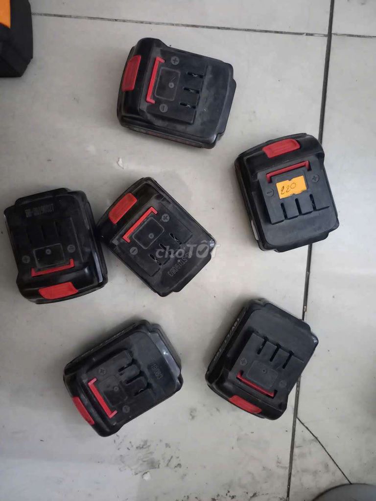 Thanh lý Pin sạc Li-ion 18V Đen. Mua bán Phụ kiện (Màn hình, Chuột...) tại Quận Ninh Kiều Cần Thơ được đăng bởi Thu Vy  Duy Nguyễn Cần Thơ  hình 1