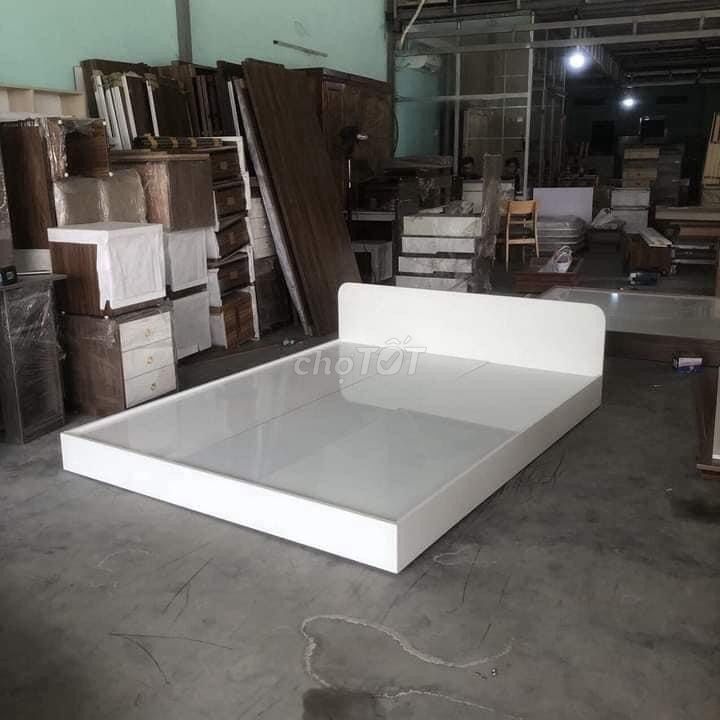 Giường bệt kiểu Nhật gỗ trắng 1m4x2m. Mua bán Giường, chăn ga gối nệm tại Quận Tân Bình Tp Hồ Chí Minh được đăng bởi TỦ KỆ TRƯNG BÀY hình 1